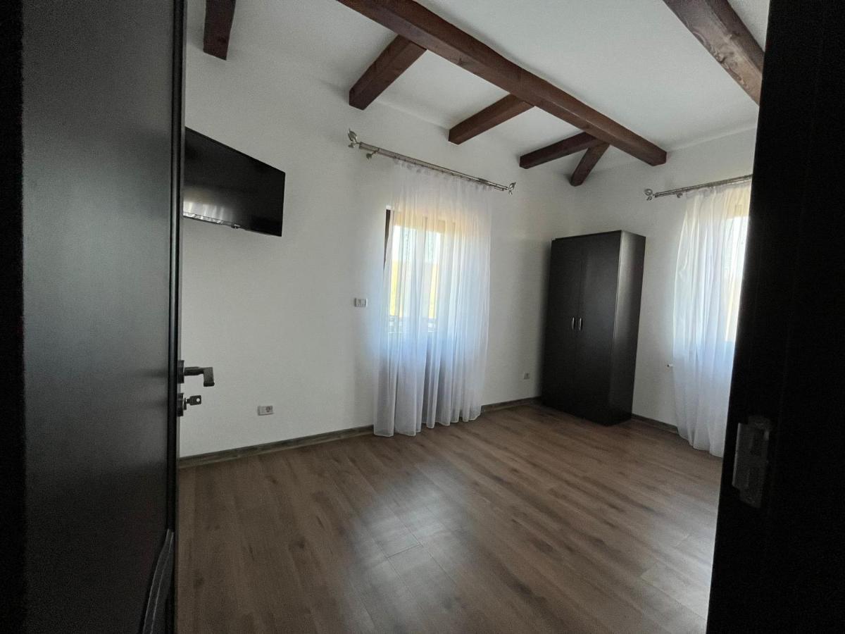 Pensiunea La Conac Birlad Bagian luar foto