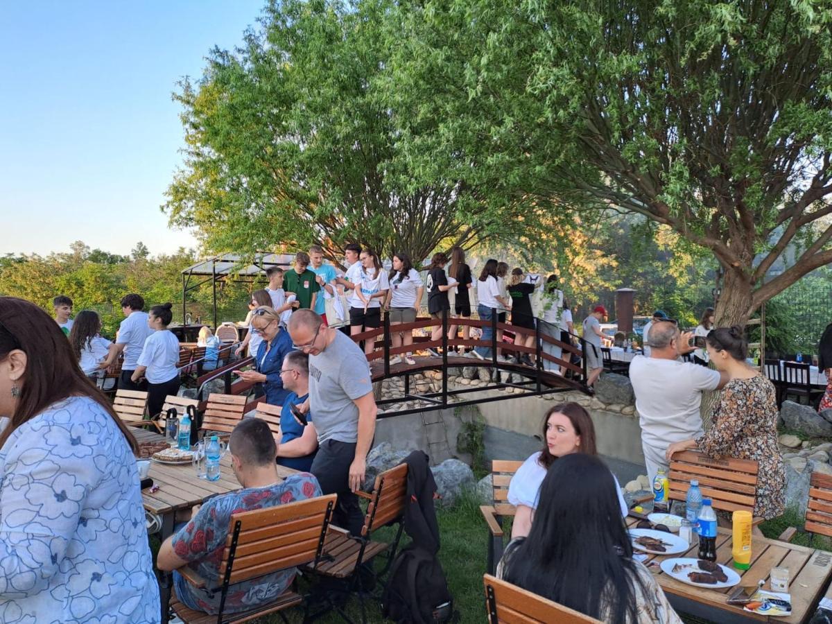 Pensiunea La Conac Birlad Bagian luar foto